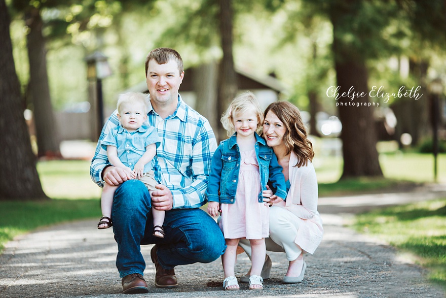 family of 4 at grand View lodge nisswa, mn