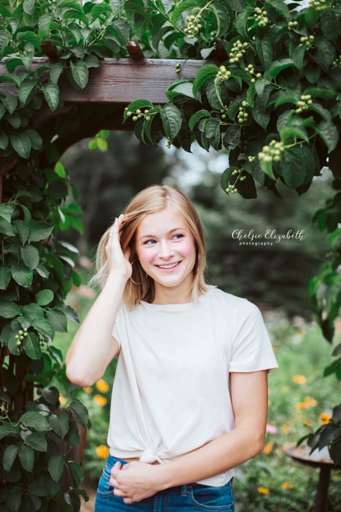 Photo Session of Senior Girl in Pequot Lakes, MN