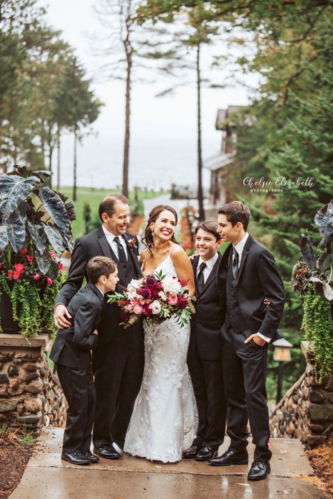 family wedding photo at Grand View lodge