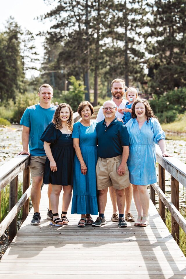 Boyd Lodge family photo session during summer vacation in Crosslake MN