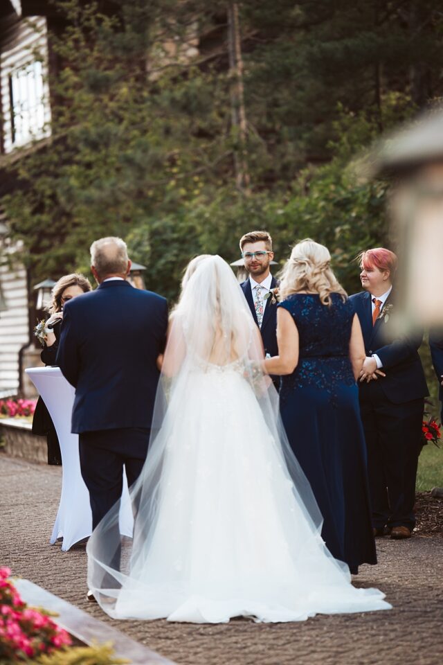 a wedding ceremony at Grand View Lodge in Nisswa MN